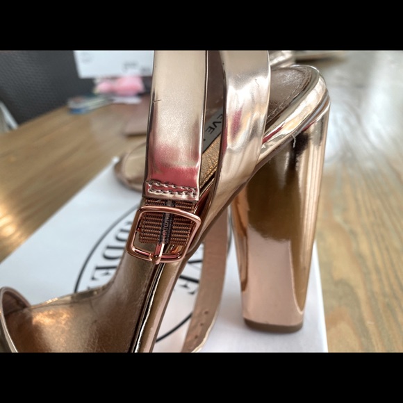 Gorgeous Rose Gold Steve Madden Strappy Heels. - Picture 2 of 6